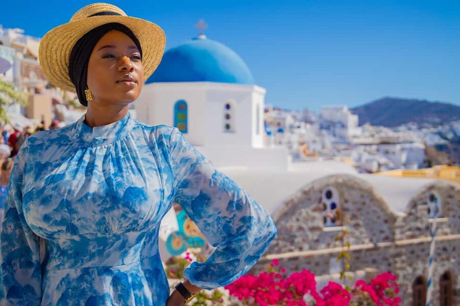 Santorini: 40-Minute Oia Photoshoot - Should you book this Oia photoshoot?