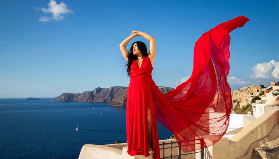 Santorini: 40-Minute Oia Photoshoot - Who this Oia photoshoot suits best
