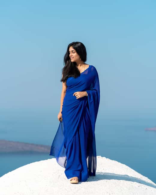 Santorini: 45-minute Photoshoot in Oia - Oia’s Blue Domes Are Famous for a Reason