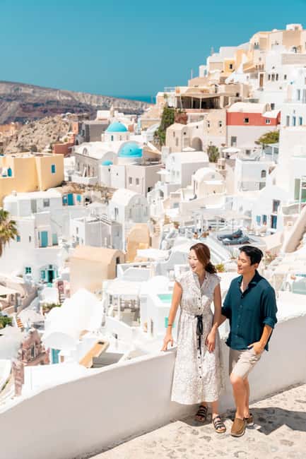 Santorini: 45-minute Photoshoot in Oia - Where You Meet and How the Session Flows