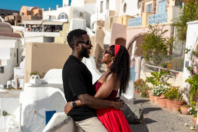 Santorini couple photoshoot with 50 edited photos! - Key things to know before you book