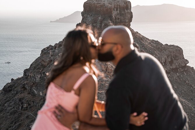Santorini: Customized Private Photoshoot Walk in Oia - Photo delivery: what 15–50 edited pictures really means for value