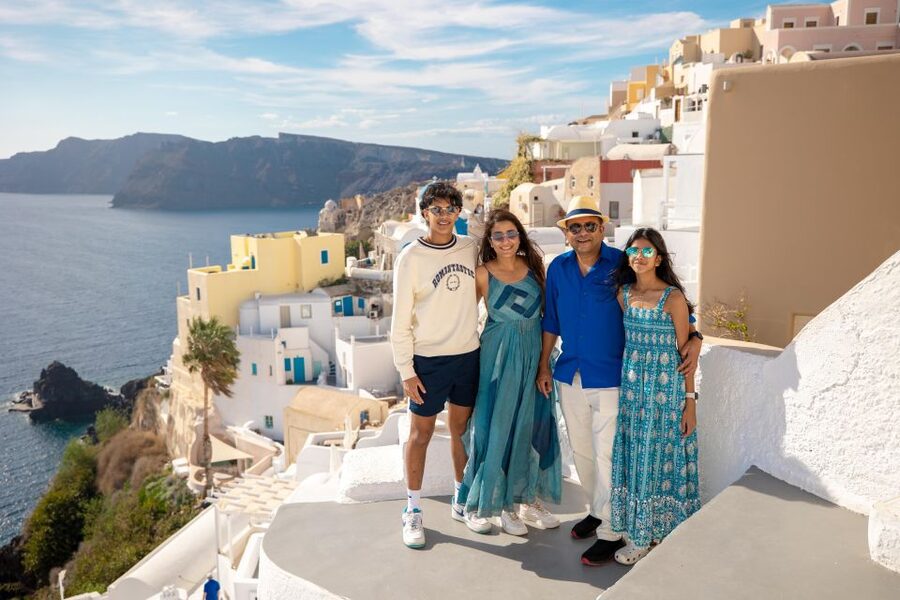Santorini Family Photoshoot (Oia Village) - Key things to know before you book