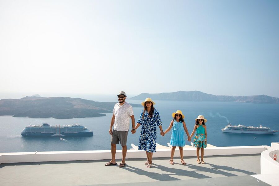 Santorini Family Photoshoot (Oia Village) - Meeting Point in Oia: Where to Find the Team