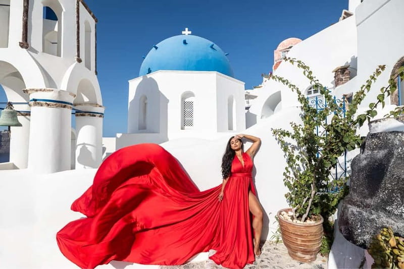 Santorini: Flying Dress Photoshoot <strong>Dress Included</strong> – Key Things to Know Before You Book’ /></p>
<ul>
<li><strong>Dress rental included, plus color choice in advance:</strong> You pick from 15 shades by email after booking, and the catalog includes sizes US 0–18 (XS–XL).</li>
<li><strong>A pro directs your poses, not just your camera:</strong> You get guidance for angles and body positions so even awkward-photo people can look confident.</li>
<li><strong>Assistant-powered dress motion:</strong> There’s a personal helper to make the dress move, and it’s a big part of the effect.</li>
<li><strong>1-hour vs 3-hour changes the scenery:</strong> The longer option adds more villages and more time at each stop for photos.</li>
<li><strong>You get videos too:</strong> Expect 2–3 videos shot with your phone on the day.</li>
<li><strong>Return delivery is quick:</strong> You receive edited photos by a link in 7 to 10 days (35 for 1 hour, 70 for 3 hours).</li>
</ul>
<h2 id="entering-oias-iconic-backdrop-with-a-flying-dress">Entering Oia’s Iconic Backdrop with a Flying Dress</h2>
<p><img width="800" height="521" decoding="async" src=
