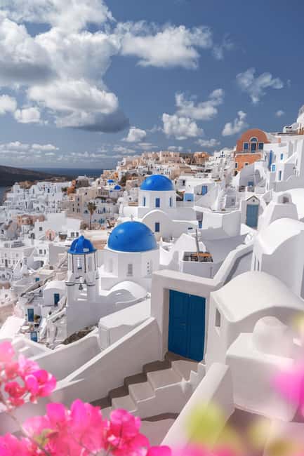 Santorini: Oia Flying Dress Photoshoot by SokoLOVE - Flying-Dress Photoshoot in Oia: Why This Santorini Experience Works