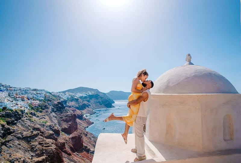 Santorini: Oia Private Couple Photoshoot with 35 Photos - Oia vs Imerovigli: picking your Santorini backdrop