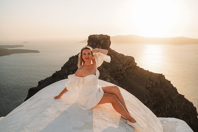 Santorini Photo Shoot and Tour at Unique Spots with a Local - What “50–60 edited photos” means for you after the trip