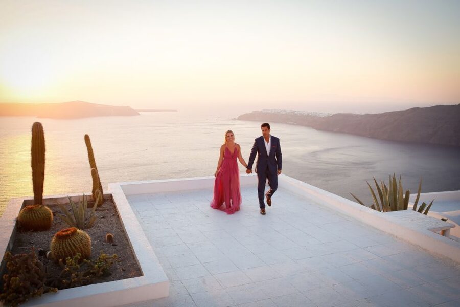 Santorini: Photo Shoot with a Private Vacation Photographer - Picking the right Santorini backdrops: Oia, Imerovigli, and caldera viewpoints