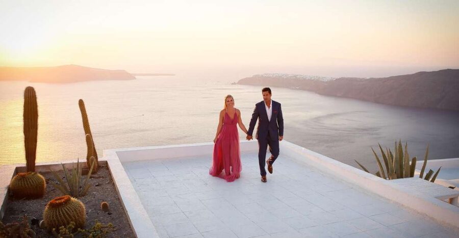 Santorini: Photo Shoot with a Private Vacation Photographer - What you’ll do during the shoot (and why it feels easier than you expect)