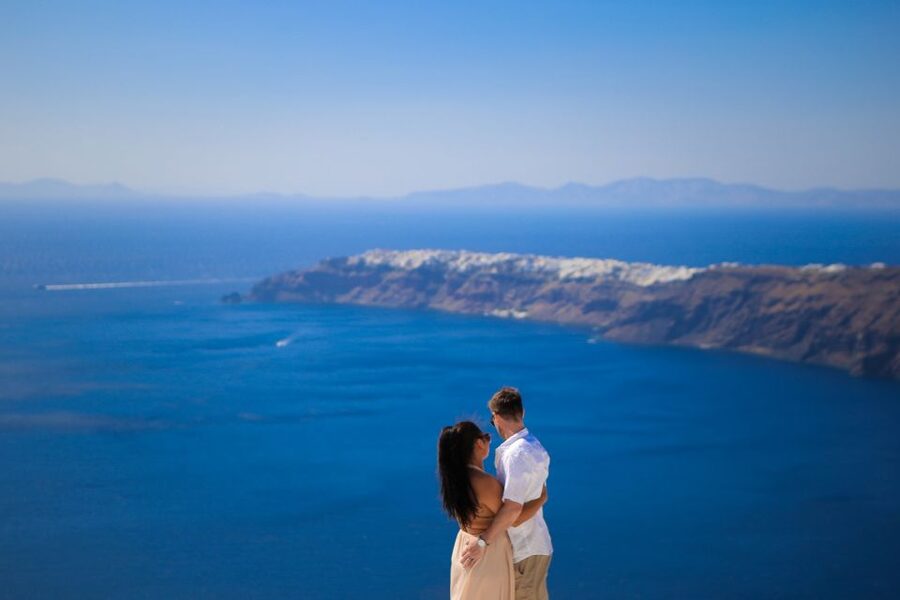 Santorini: Photo Shoot with a Private Vacation Photographer - Getting your edited photos fast: online gallery delivery in 5 working days