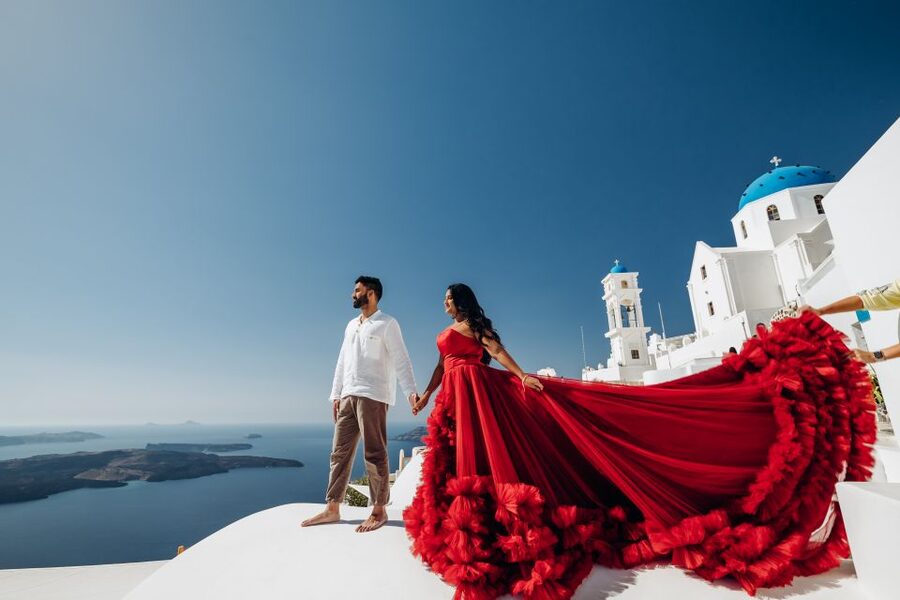 Santorini: Private Flying Dress Photoshoot Experience - Santorini’s blue-and-white look is tailor-made for a flying dress