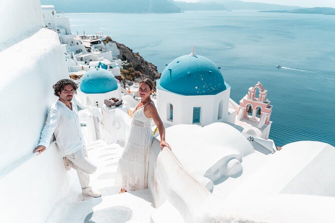 Santorini Private One Hour Photoshoot - Meeting Point in Oia, Plus a Car-Based Route