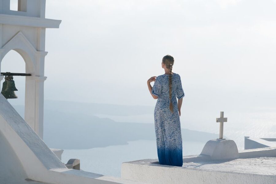 Santorini: Private Photo Shoot in Fira or Imerovigli - Should you book this Santorini private photo shoot?