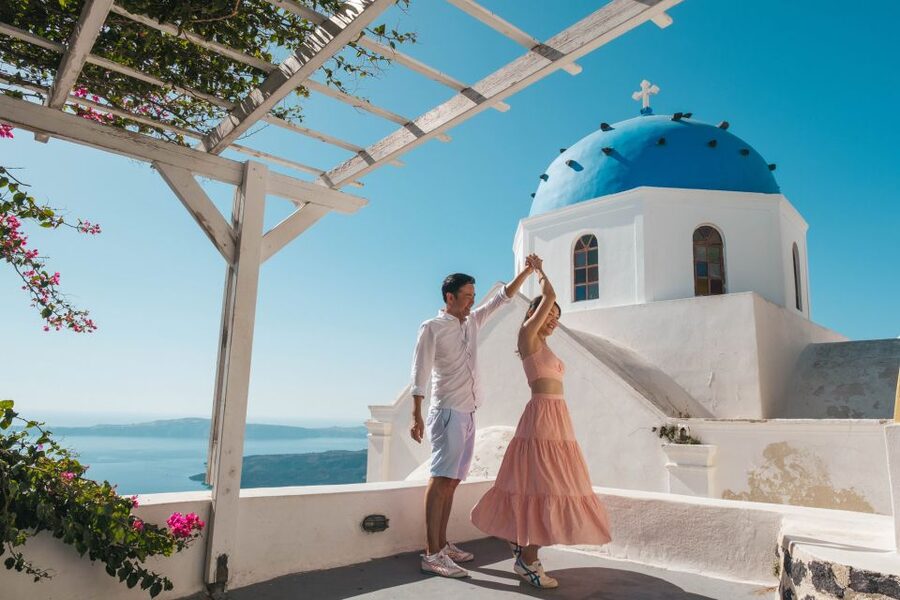 Santorini Private Photoshoot - A Typical Walk: Oia Streets to Castle to the Caldera Edge