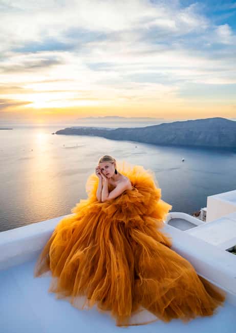 Santorini: Proffessional Flying Dress Photoshoot - From catalog choice to the changing room: dress logistics without the stress