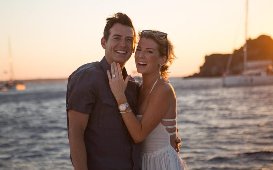 Santorini Proposal: A Luxury Photoshoot for Your Yes! Moment - What Happens in Those 45 Minutes (And What You Should Expect)