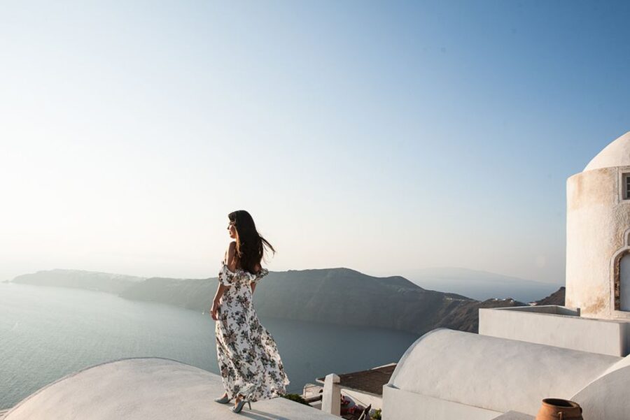Santorini Unfiltered: Luxury Photoshoot with a Photographer - Entering Oia: why the Pliatsani church start makes sense