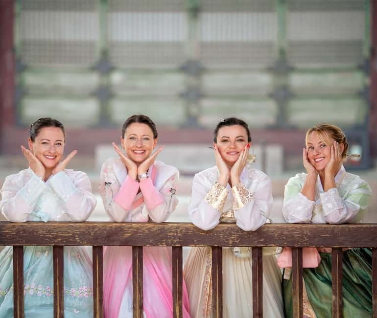Seoul: Hanbok Photo Tour at Gyeongbokgung Palace - How many photos you get (and what edited means)
