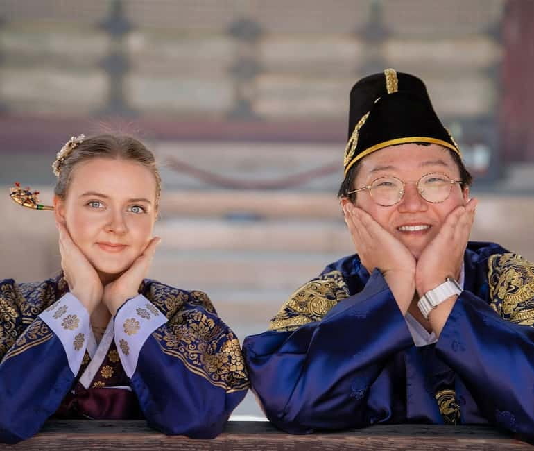 Seoul: Hanbok Photo Tour at Gyeongbokgung Palace - Price and value: $311 per group up to 4, plus hanbok cost