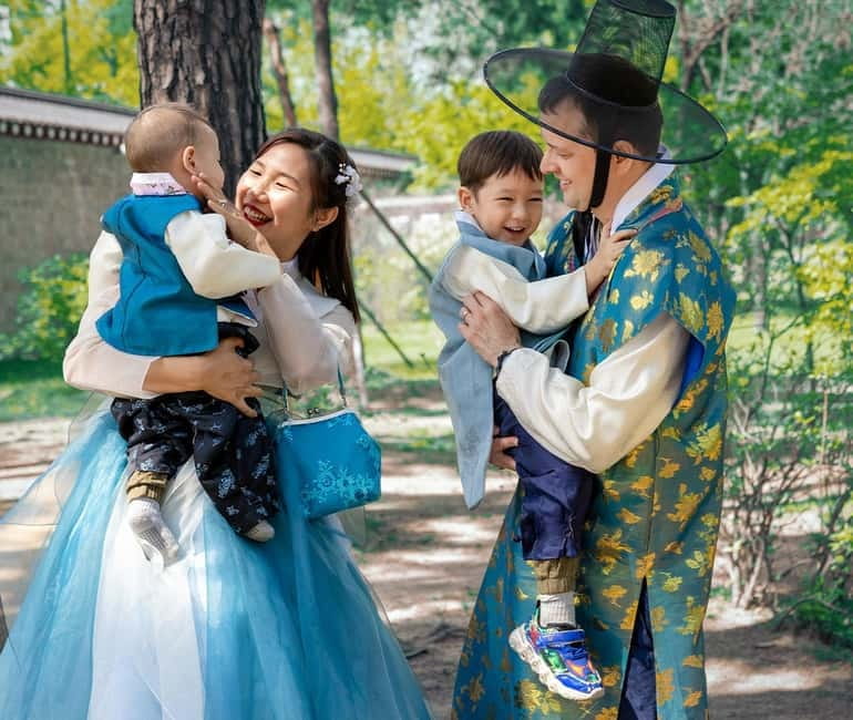 Seoul: Hanbok Photo Tour at Gyeongbokgung Palace - Who should book this Seoul hanbok photo tour (and who might not need it)