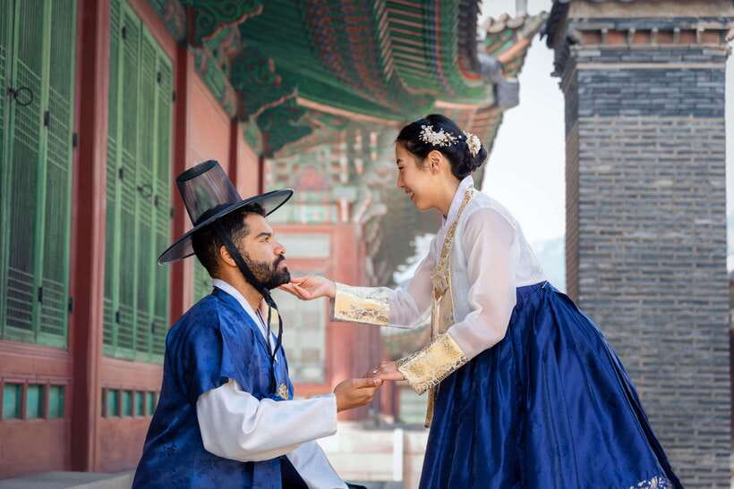 Seoul: Hanbok Photo Tour at Gyeongbokgung Palace - 1,500+ hanboks and the fitting you actually need