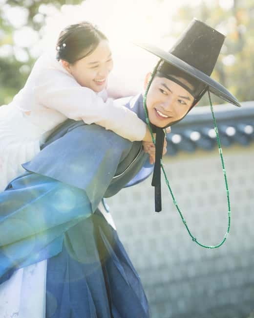 Seoul: Professional Hanbok Photography at Gyeongbok Palace - Choosing your hanbok like a photographer (not like a tourist)