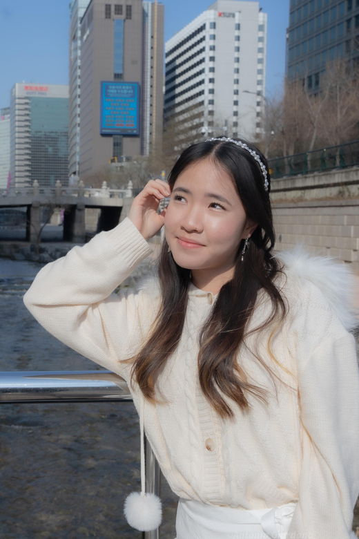 Seoul: Professional Photoshoot choose your location - Modern Seoul backdrops for fashion, K-pop, and street style