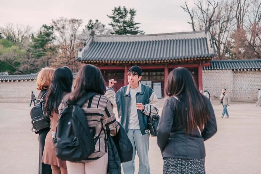 Seoul: Street Photoshoot and Hidden Gem History Walking Tour - Key highlights you’ll feel right away
