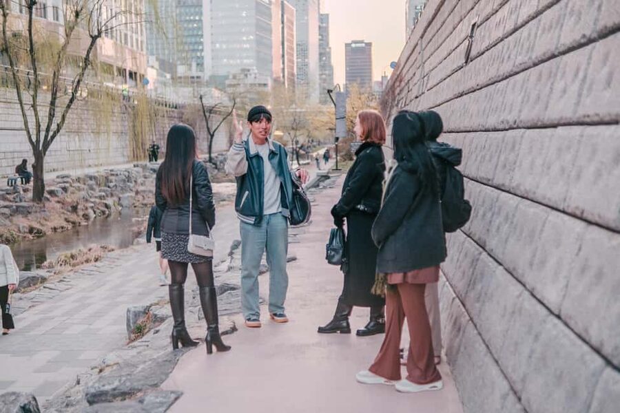 Seoul: Street Photoshoot and Hidden Gem History Walking Tour - Cheonggyecheon: a short walk that pays off in golden-hour color