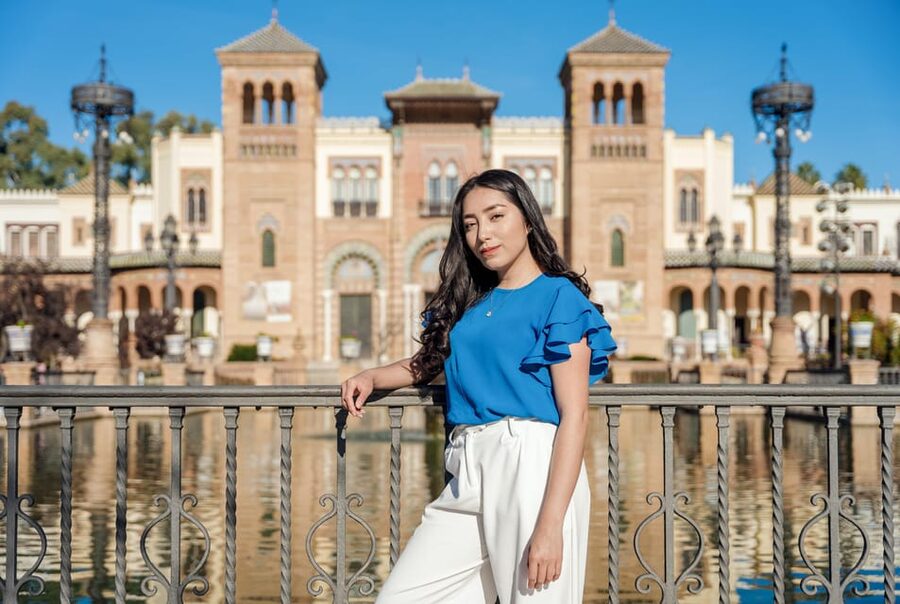 Seville: Professional Photoshoot at Plaza de España - Parque de María Luisa and Plaza de América: Picking the Best Package for Your Time