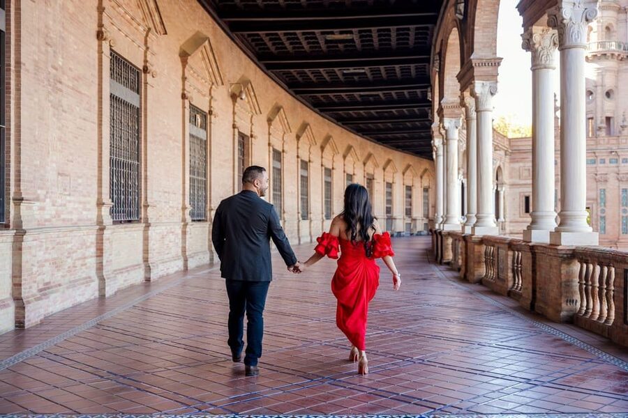 Seville: Romantic photoshoot for Couples - Why a Private Couple Shoot Works in Seville