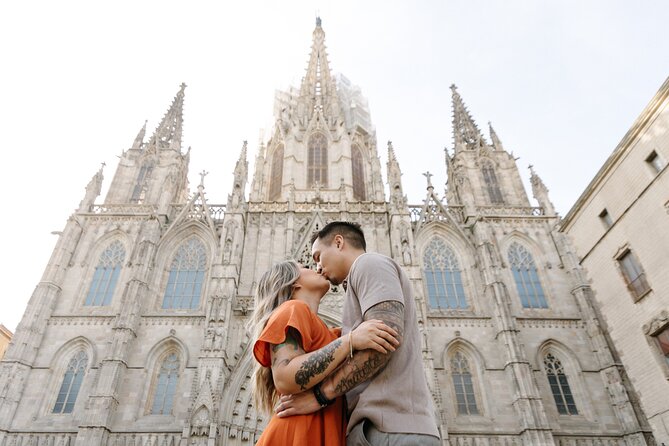 Shine in the Streets of Barcelona: cinematic & candid photos - Key highlights worth caring about