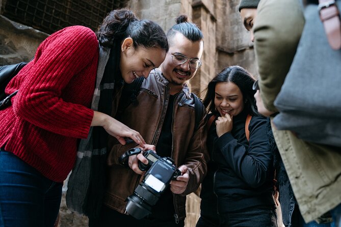 Shine in the Streets of Barcelona: cinematic & candid photos - A tight route through the Gothic Quarter (about one hour)