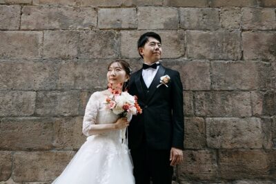Shine in the Streets of Barcelona: cinematic & candid photos - The photo method: coaching + candids (so you don’t feel stiff)