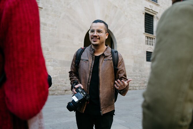 Shine in the Streets of Barcelona: cinematic & candid photos - Stop 1: Catedral de Barcelona area portraits without the wandering headache