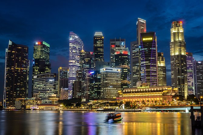 Singapore Photography Masterclass - Private Photography Lesson - Chinatown street practice and temple-focus photography