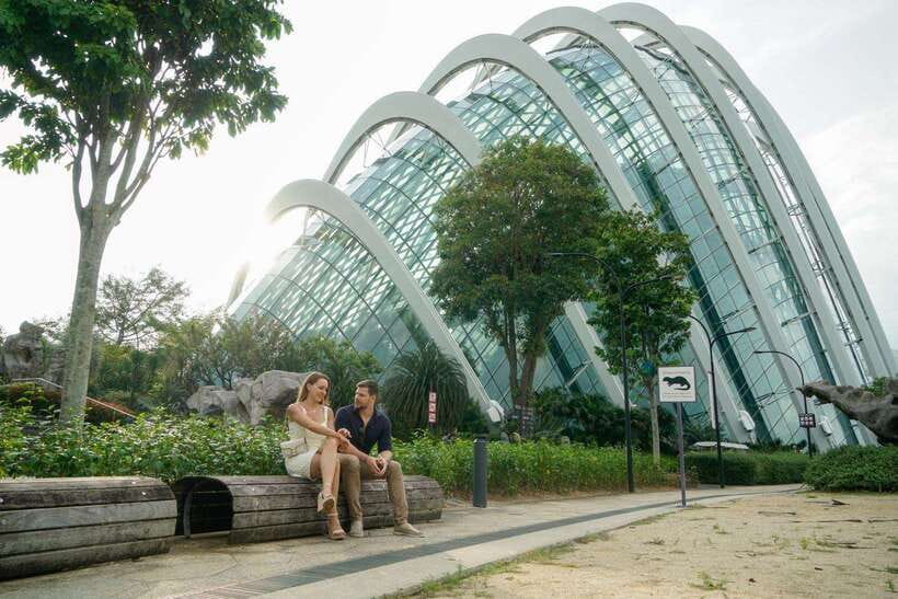 Singapore: Professional photoshoot at Gardens by the Bay - Private group value: solo, couples, families, and small friend groups