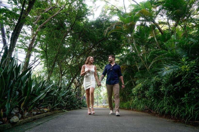 Singapore: Professional photoshoot at Gardens by the Bay - Languages, accessibility, and group setup you’ll want to know