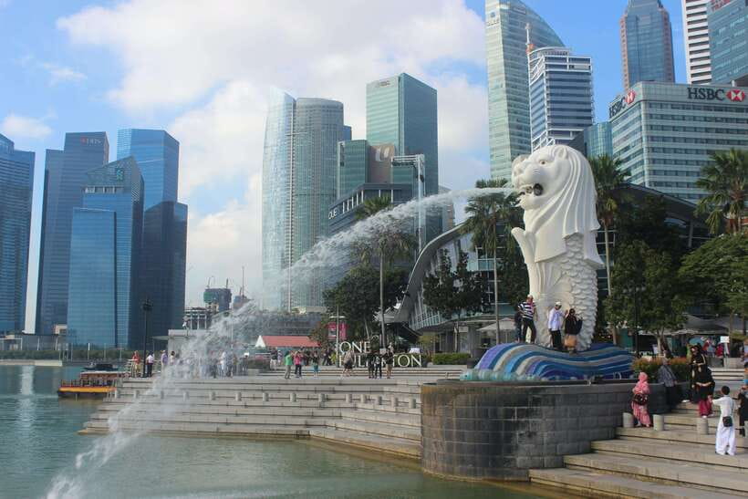 Singapore: Professional Photoshoot at Merlion Park - The views you get from Merlion Park (and how they help your photos)