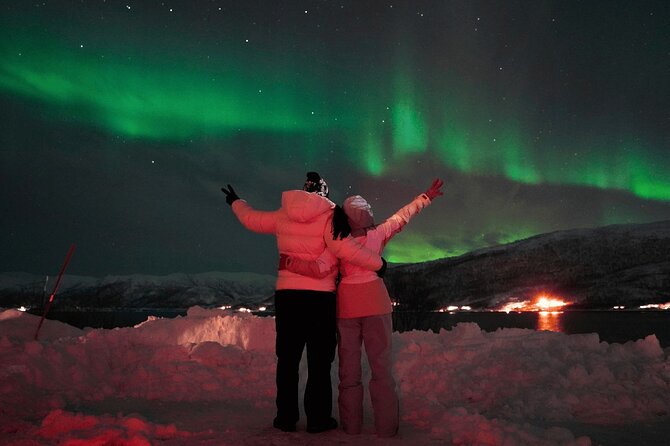 Small Northern Lights Tour Max 8 Guests Pickup and Photography - Small group Max 8: the real reason this tour feels calmer