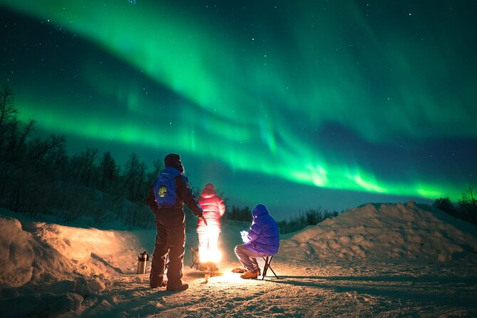 Small Northern Lights Tour Max 8 Guests Pickup and Photography - Pickup timing and why your night might run late (and even cross borders)