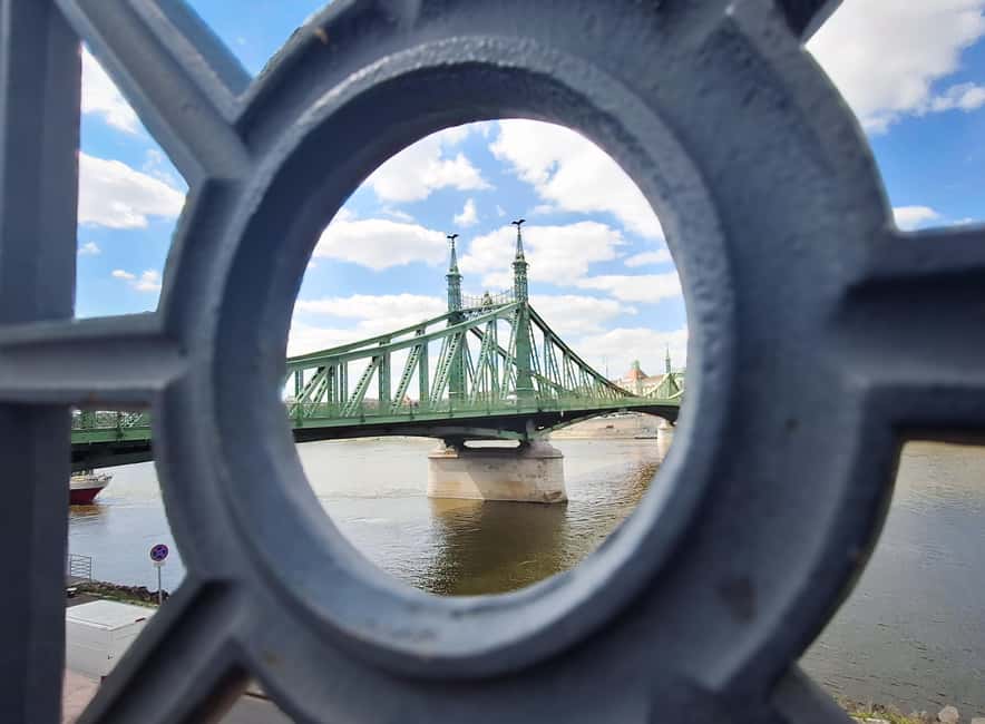 Street photography with your smartphone, tour of Budapest - Bikás Park: a calmer frame to close the loop