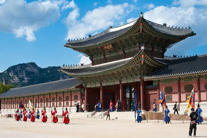 Street photoshoot and Seoul Hidden gem History Walking Tour - Who should book this street photo + history walk