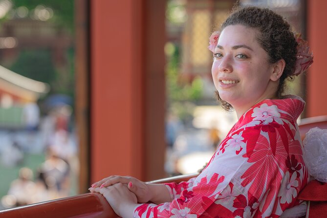 Stroll & Snap：Your Private Portrait Session - Stop 1: Kaminarimon Gate Lantern Photos (10 Minutes, Big Impact)