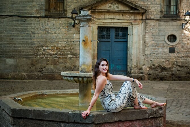 Sunny Barcelona Photoshoot - Stop 2: El Born Alleys for Graffiti Texture and Vintage Charm