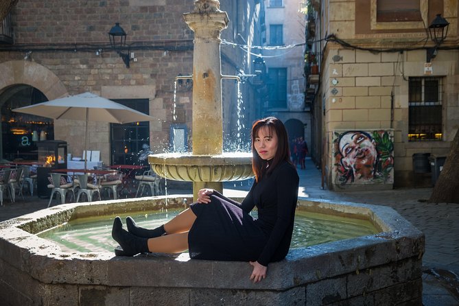 Sunny Barcelona Photoshoot - Stop 4: Arc de Triomf Portraits to Finish Strong