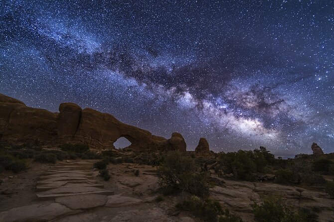 Sunset and Night Photography in Arches National Park - Small-group photo coaching that doesn’t leave beginners behind