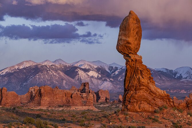 Sunset and Night Photography in Arches National Park - Milky Way time: how the tour supports the hardest lighting