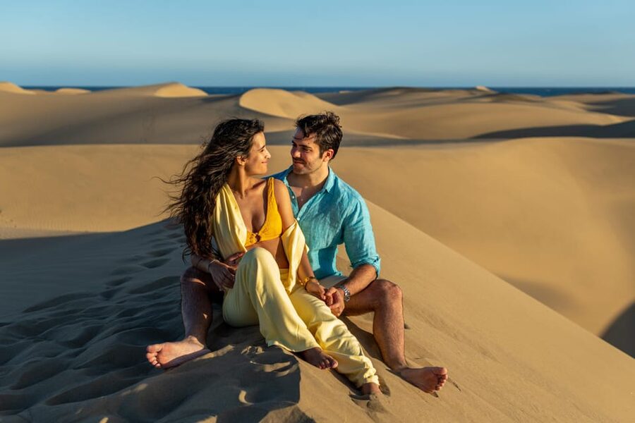 Sunset Photography at Dunas Beach Maspalomas - What to wear: color cues that fit the sandy backdrop